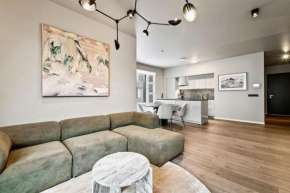 Private Lux 2BR & 2BA City Center with Free Parking